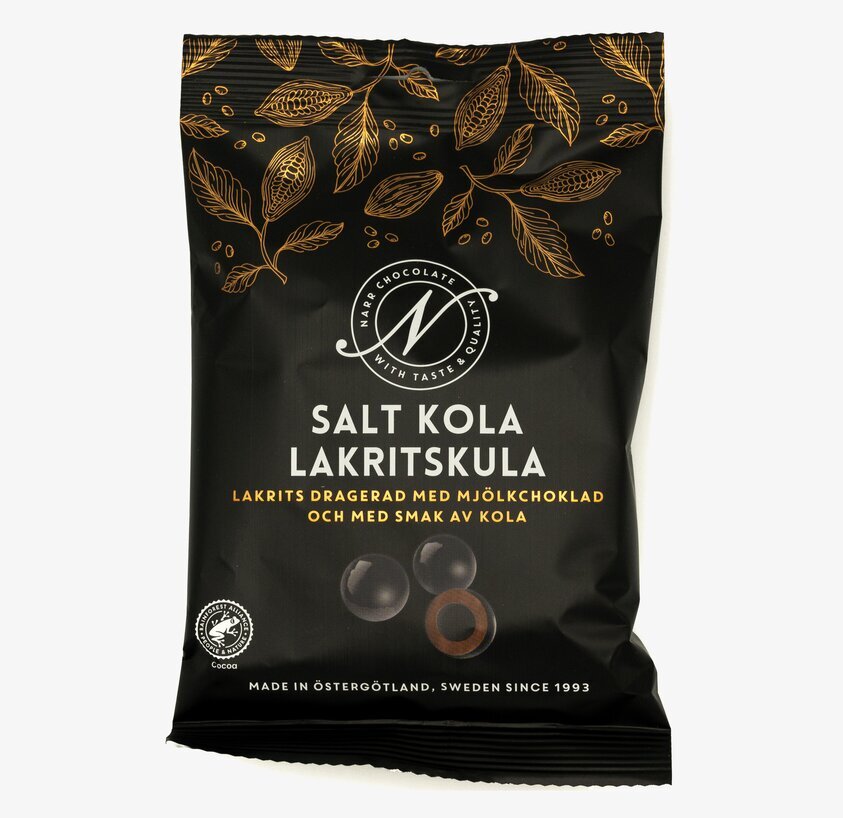 Salt Kola Lakritskula från Narr Chocolate i svart påse