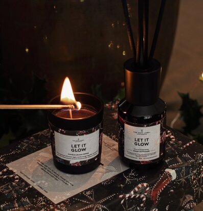 Bild av stämningsfull scen med doftljus och växter