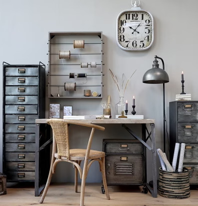 Bild av rustikt och industriellt inrett hemmakontor
