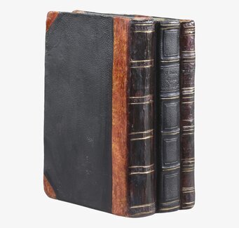 Bild av antikbruna böcker för elegant heminredning