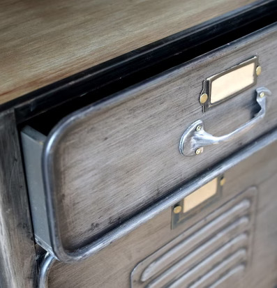 Foto av rustikt skåp i antikgrå med industriell stil