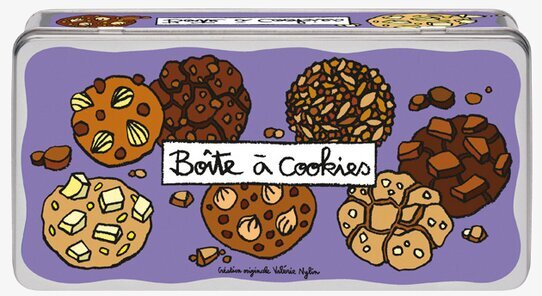 Bild av lila plåtburk med kakmotiv och retrodesign