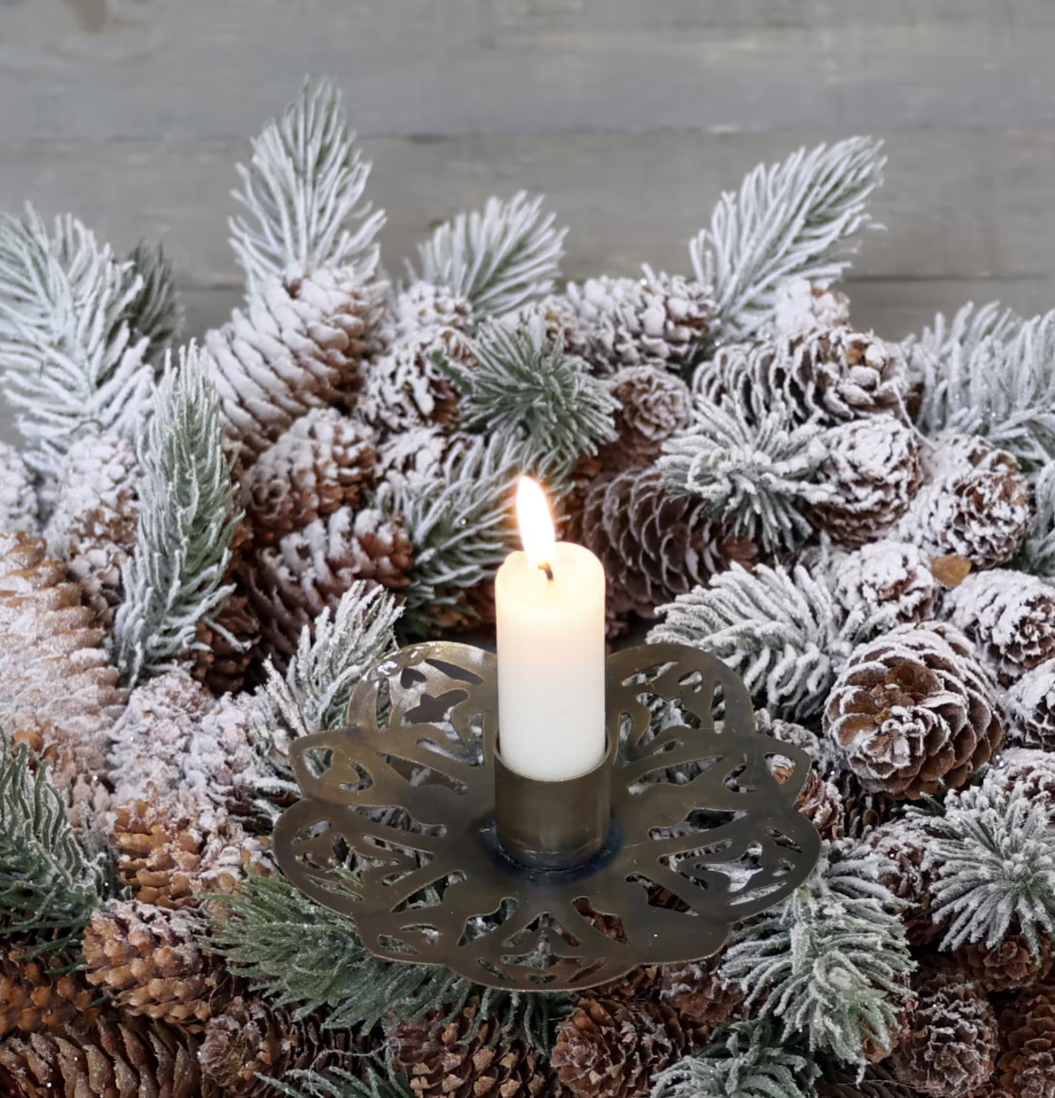 Ljushållare Spjut Antik Mässing från Chic Antique i vinterkrans