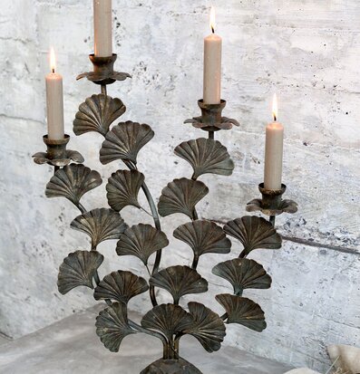 Bild av stilfull ljusstake med antik mässingdesign