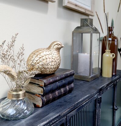 Foto av elegant stilleben med rustik och modern stil