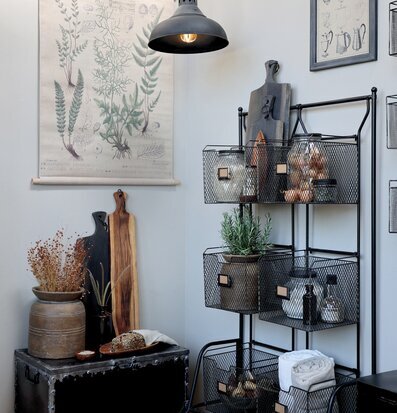 Bild av harmonisk inredning med industriella inslag