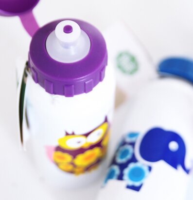 Bild av lekfullt designade stålflaskor med djurmotiv