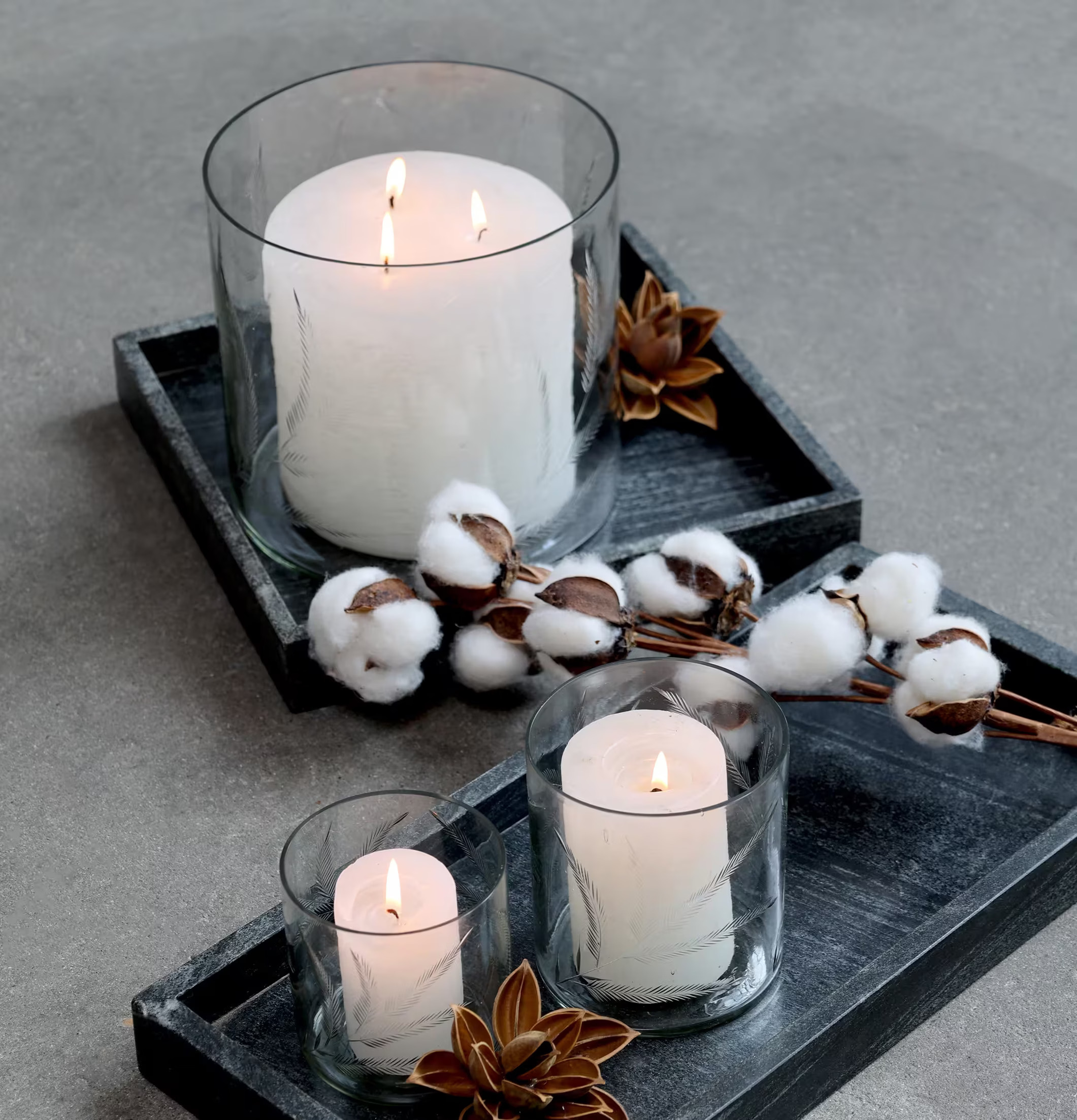 Bild av stilren och harmonisk inredningskomposition