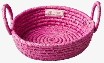 Bild av livfull brödkorg i raffia med praktisk design