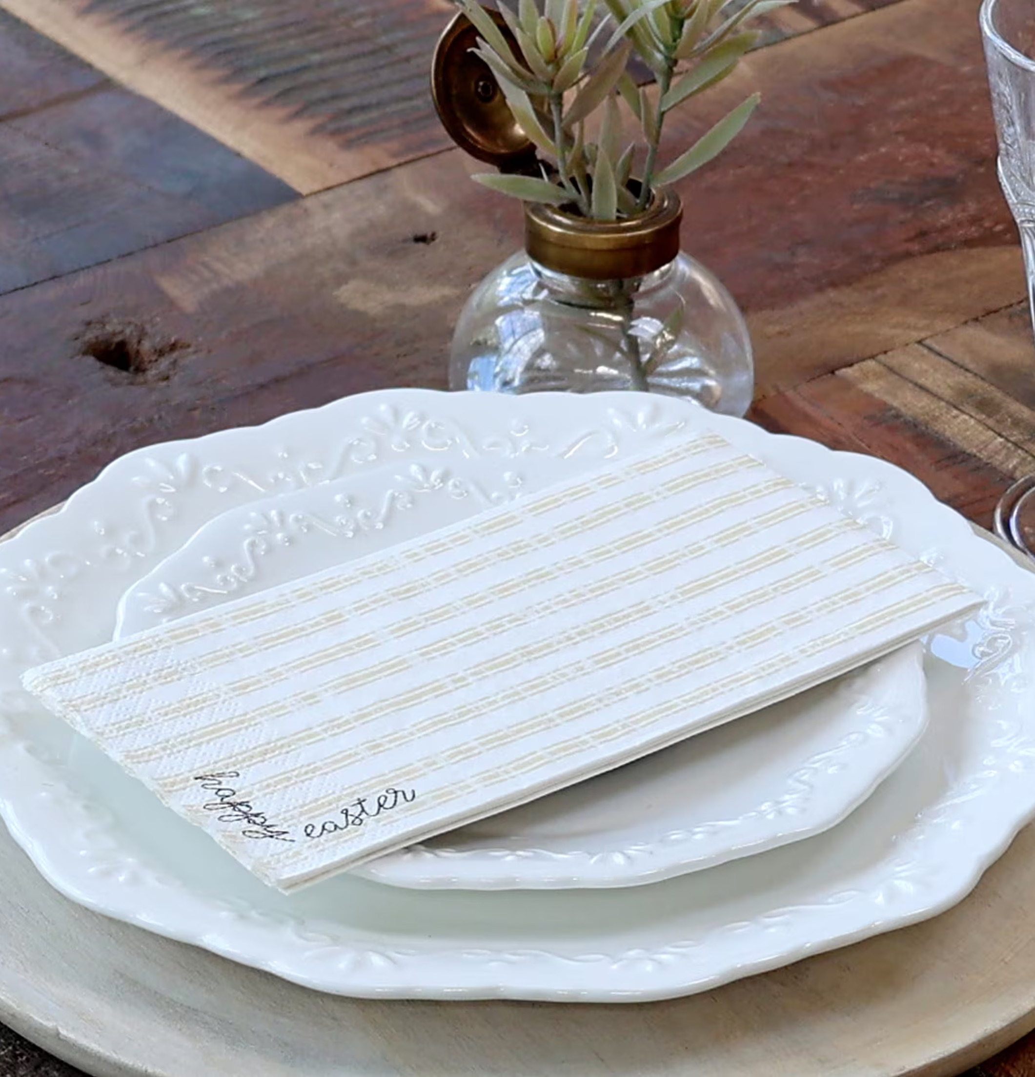 Bild av stilfull påskdukning med eleganta detaljer