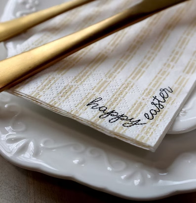 Bild av elegant påskdukning med stilfulla detaljer