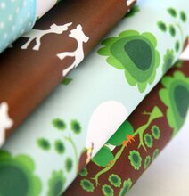 Bild av presentpapper med unika mönster och färger