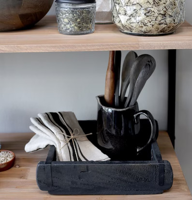 Bild av stilfullt köksarrangemang med vintagekänsla