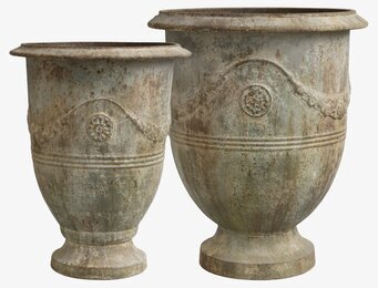 Foto av antika urnor med rustik patina och elegans