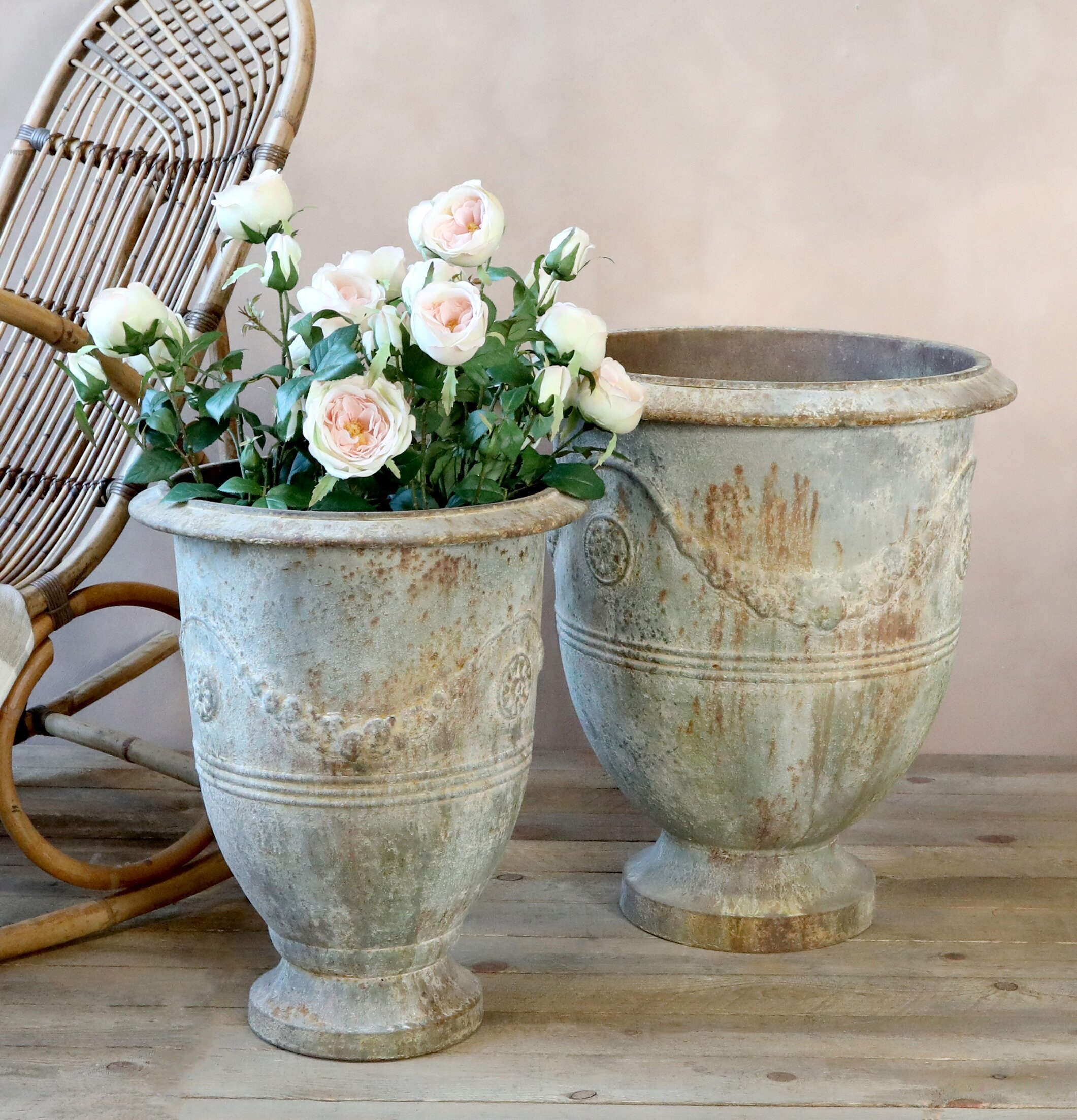 Urnor Set/2 Antique Natur från Chic Antique i rustik miljö