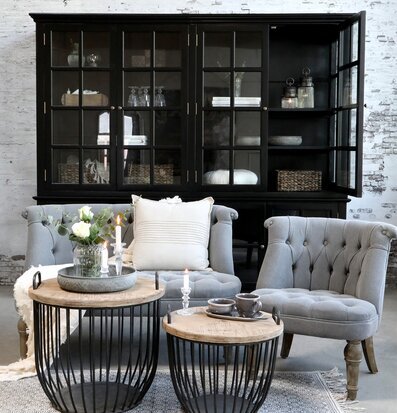 Bild av harmonisk inredning med klassiska och moderna inslag