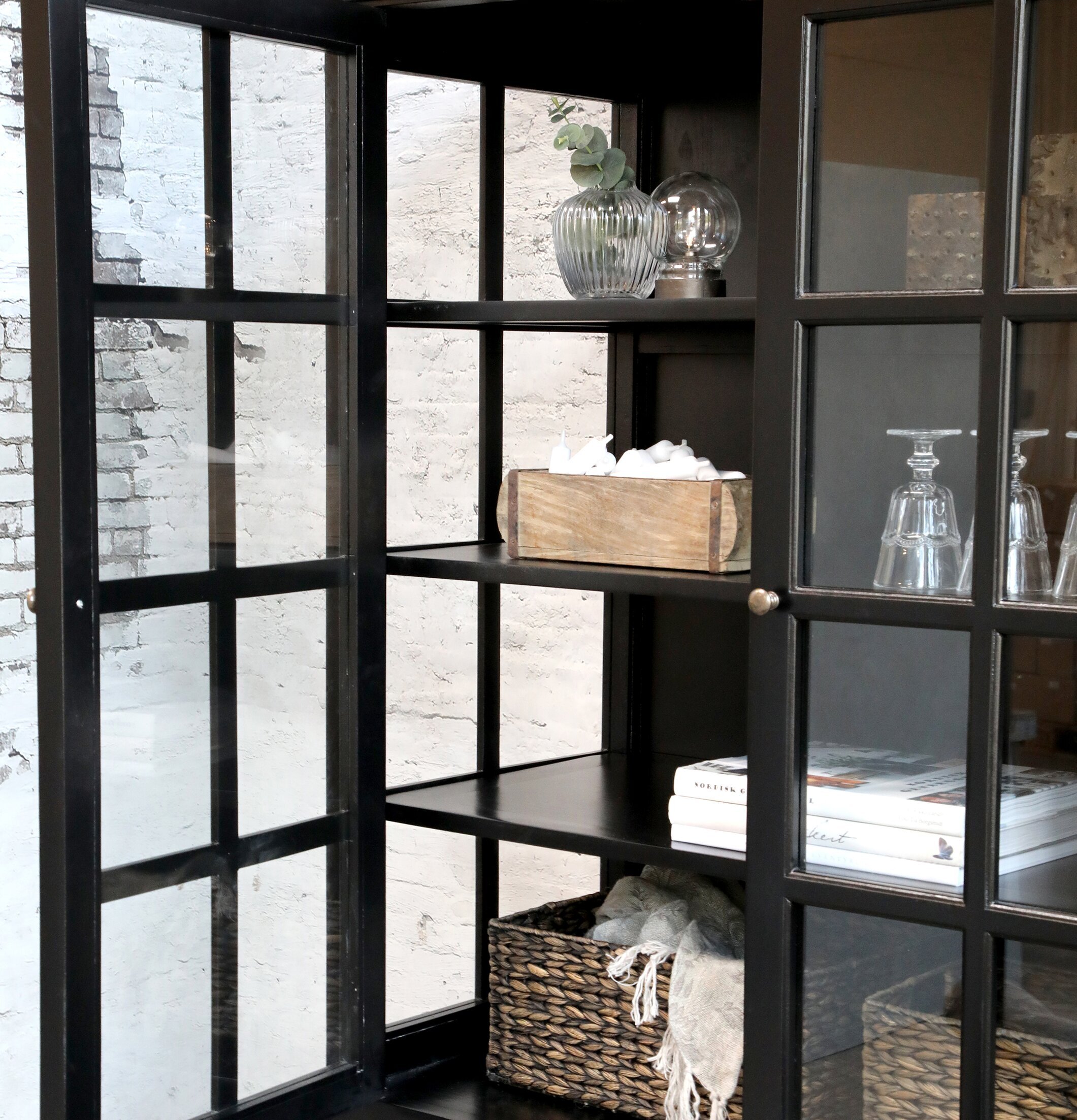 Vitrinskåp 8 Hyllor/Dörrar Svart från Chic Antique