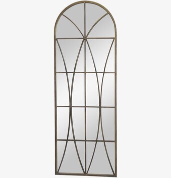 Foto av elegant bågformad spegel med antik mässing