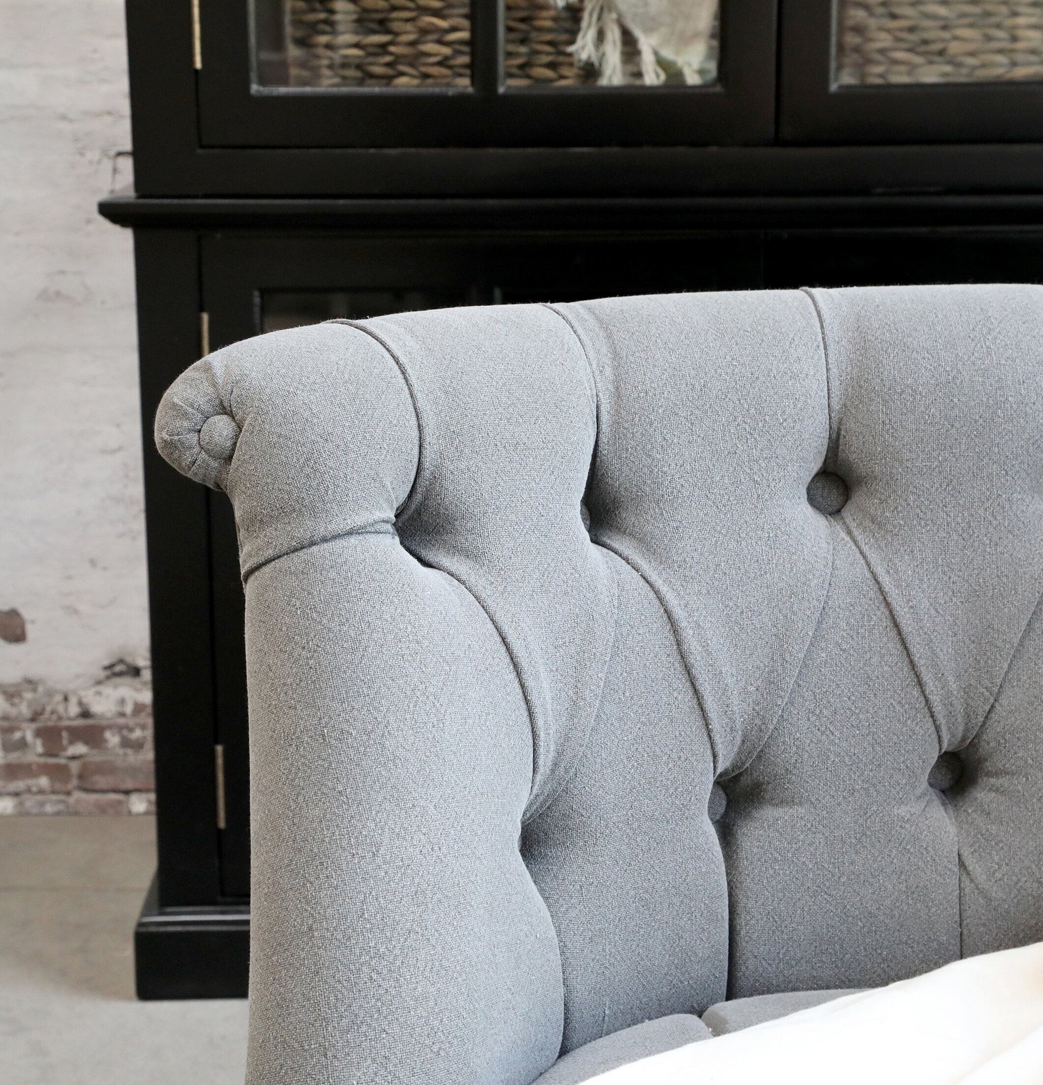 Fransk Soffa 2-Sits Grå från Chic Antique i rustik miljö