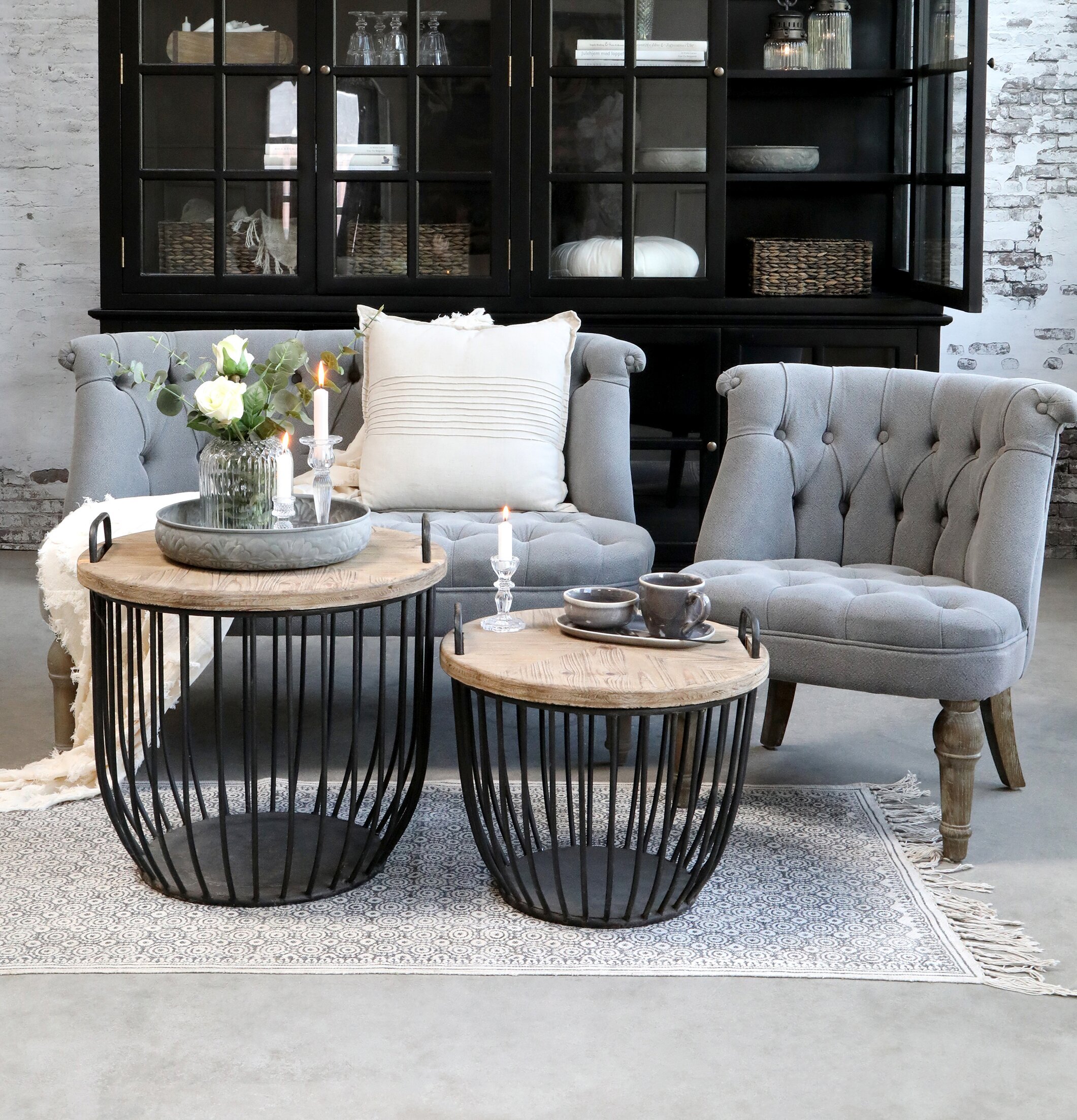 Fransk Soffa 2-Sits Grå från Chic Antique i elegant rum