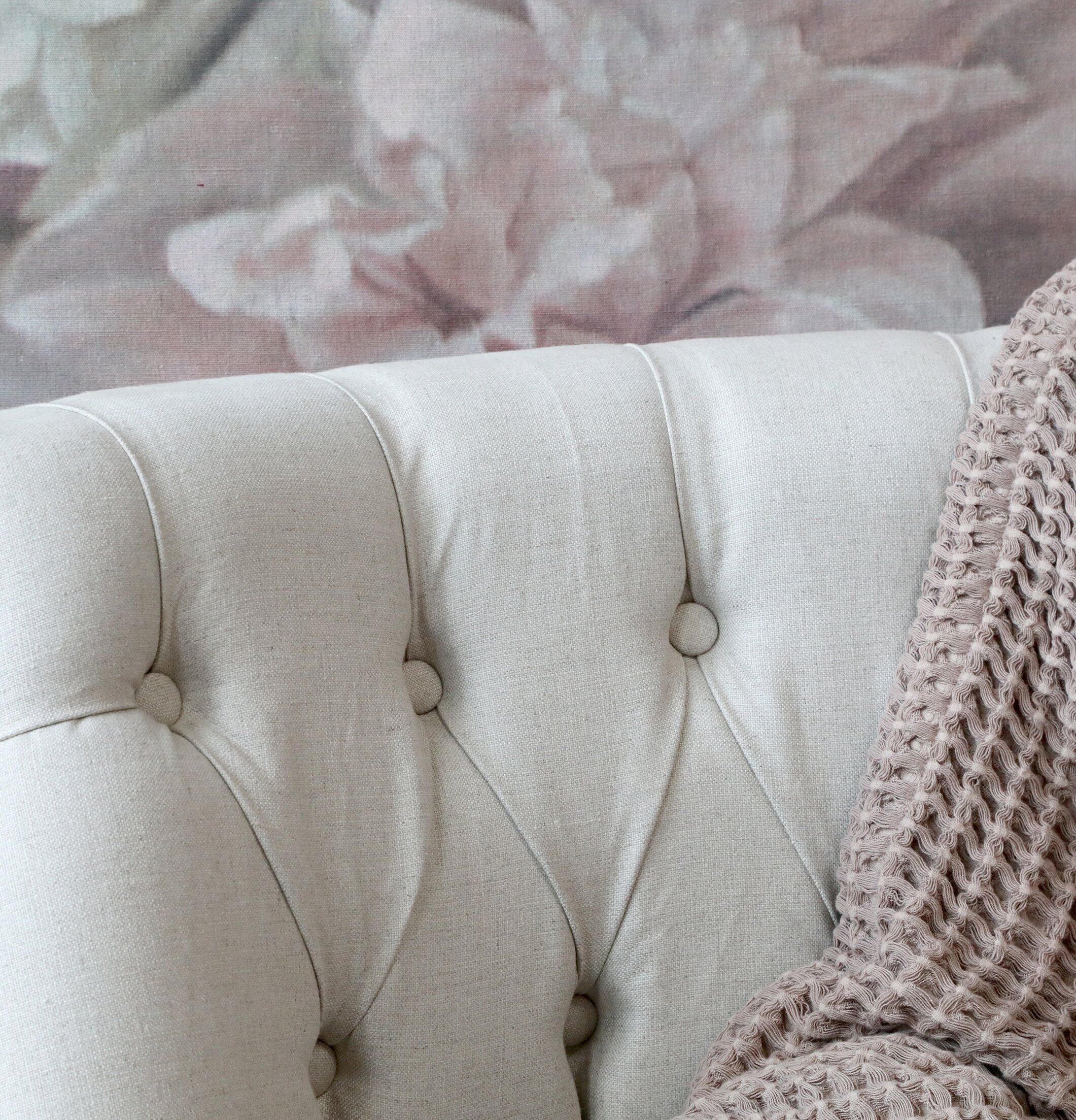 Fransk Soffa 2-Sits Linne från Chic Antique i elegant miljö