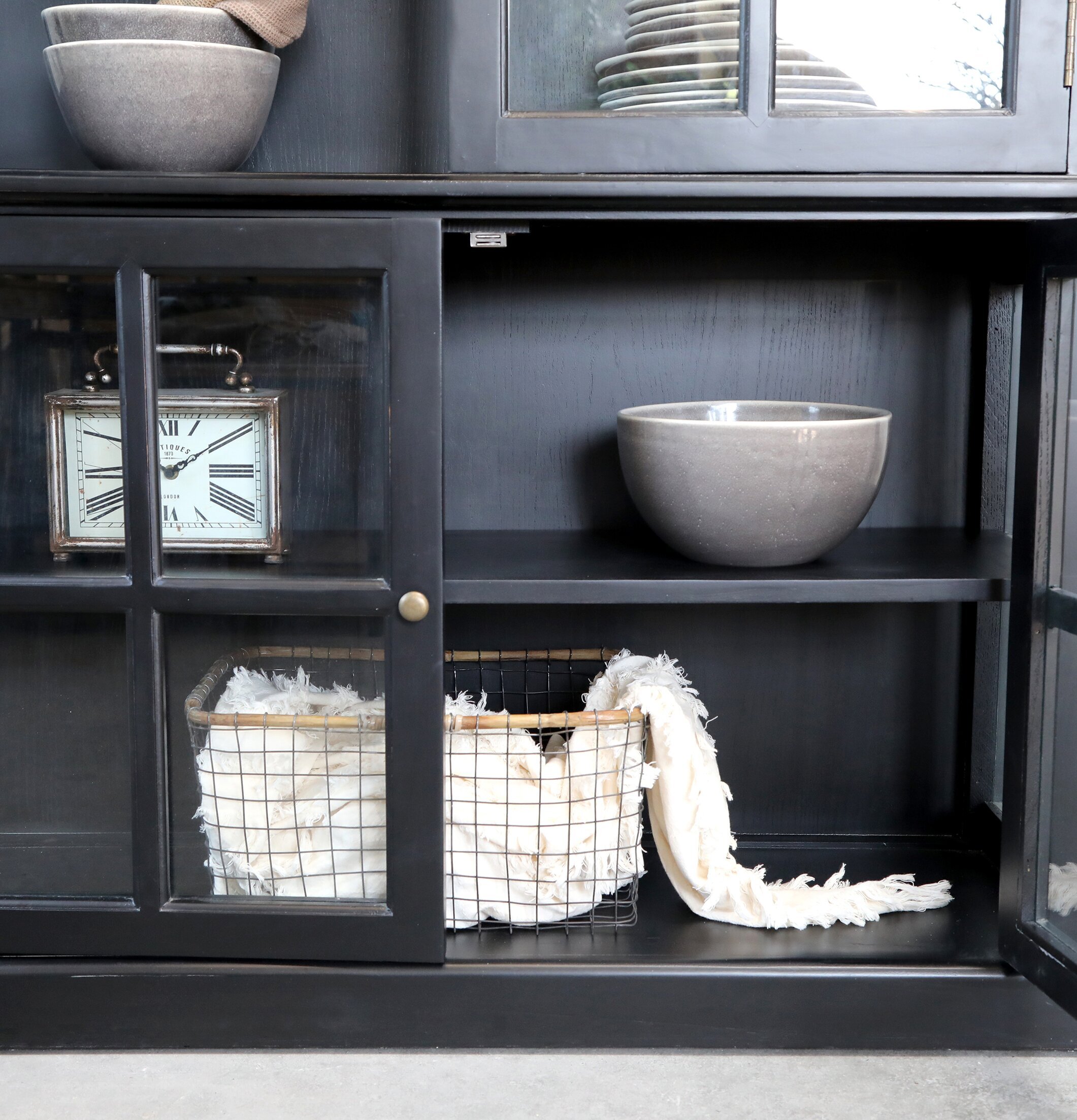 Vitrinskåp 4 Hyllor/Dörrar Svart från Chic Antique