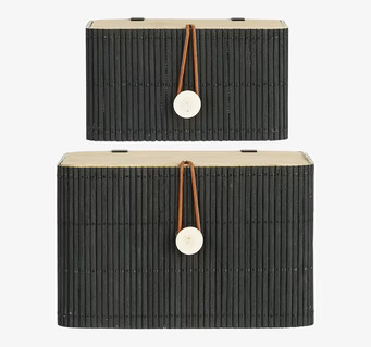 Bild på eleganta bambulådor i svart för förvaring