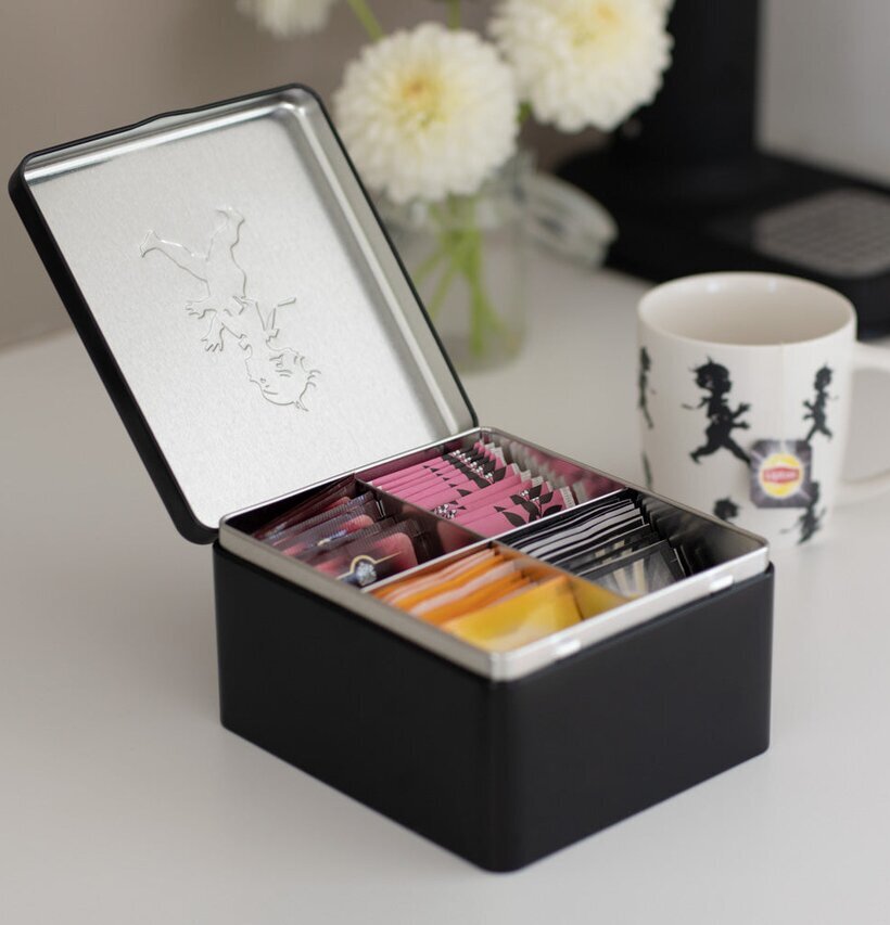 Tepåse Plåtburk 4-Fack Svart från Solstickan med tepåsar