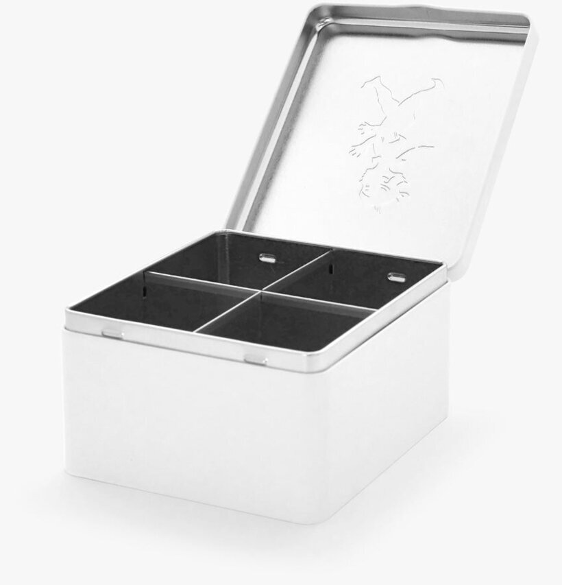 Tepåse Plåtburk 4-Fack Vit från Solstickan på vit bakgrund