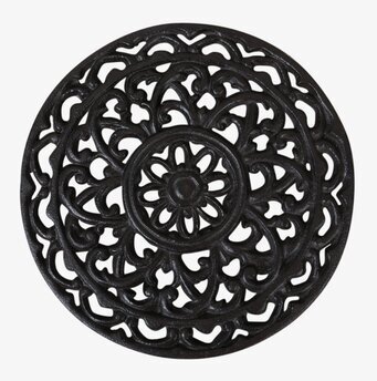 Bild av detaljerat gjutjärnsunderlägg med blommönster