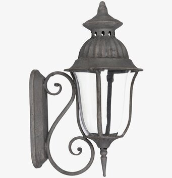 Foto av stilren vägglykta i metall med antik finish