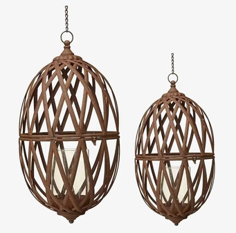 Bild av två geometriska hänglyktor i rostig design