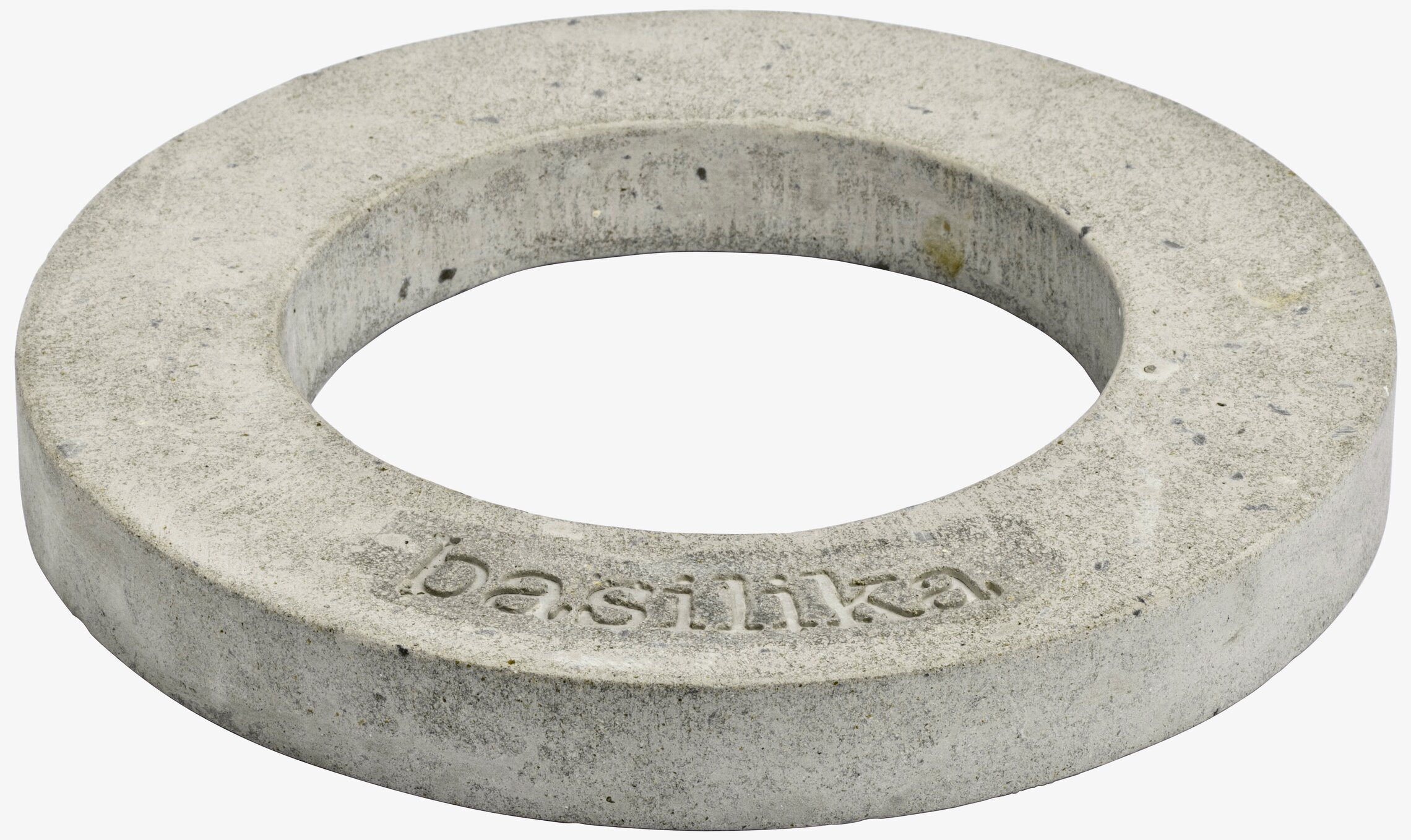 Bild av robust plantcirkel i grå betong för trädgården