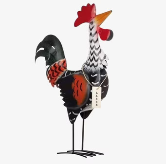 Bild av färgglad tuppprydnad med konstnärlig design