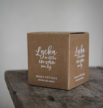 Bild av rustik ljuslykta med betydelsefullt budskap