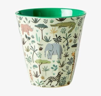 Bild av mugg med djungelmönster och livliga färger