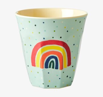 Bild av mugg med färgglatt och lekfullt designmönster