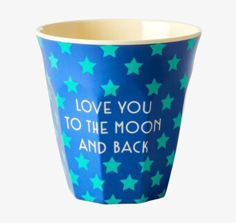 Bild av en mugg med blå bakgrund och gröna stjärnor