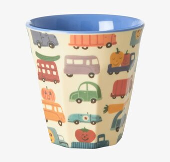 Bild av en livfull och lekfull mugg med glada motiv