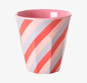 Bild av livfull mugg med diagonala ränder i färg