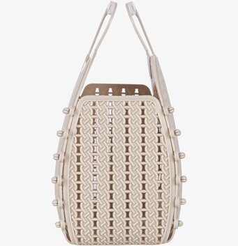 Bild av stilren och praktisk grå väska med flätmönster