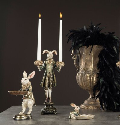 Bild av eleganta kaninfigurer i heminredning