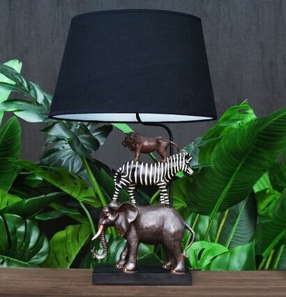 Bordslampa Safari från Werner Voss med skulpterade djur