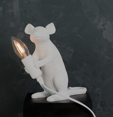 Bild av unik och kreativ bordslampa i råttdesign