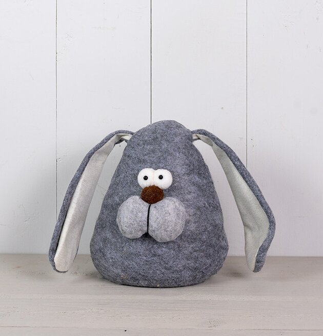 Foto av charmig hundformad dörrstopp i grått tyg