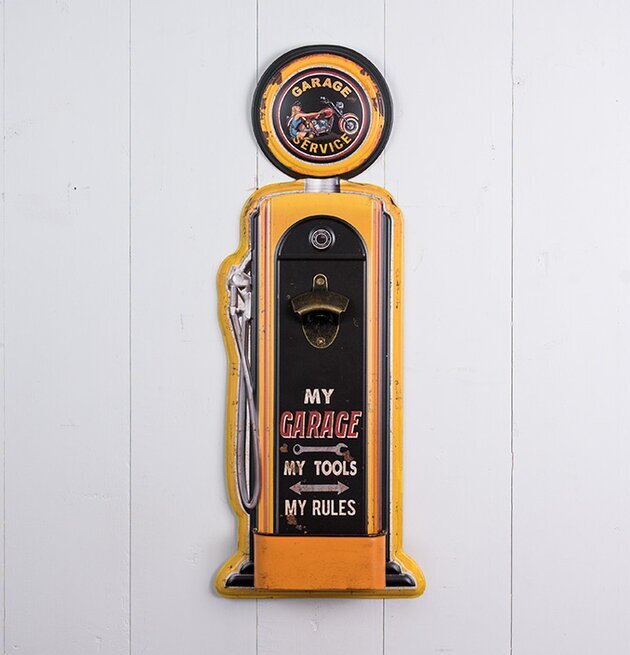 Bild av retro kapsylöppnare i form av bensinpump