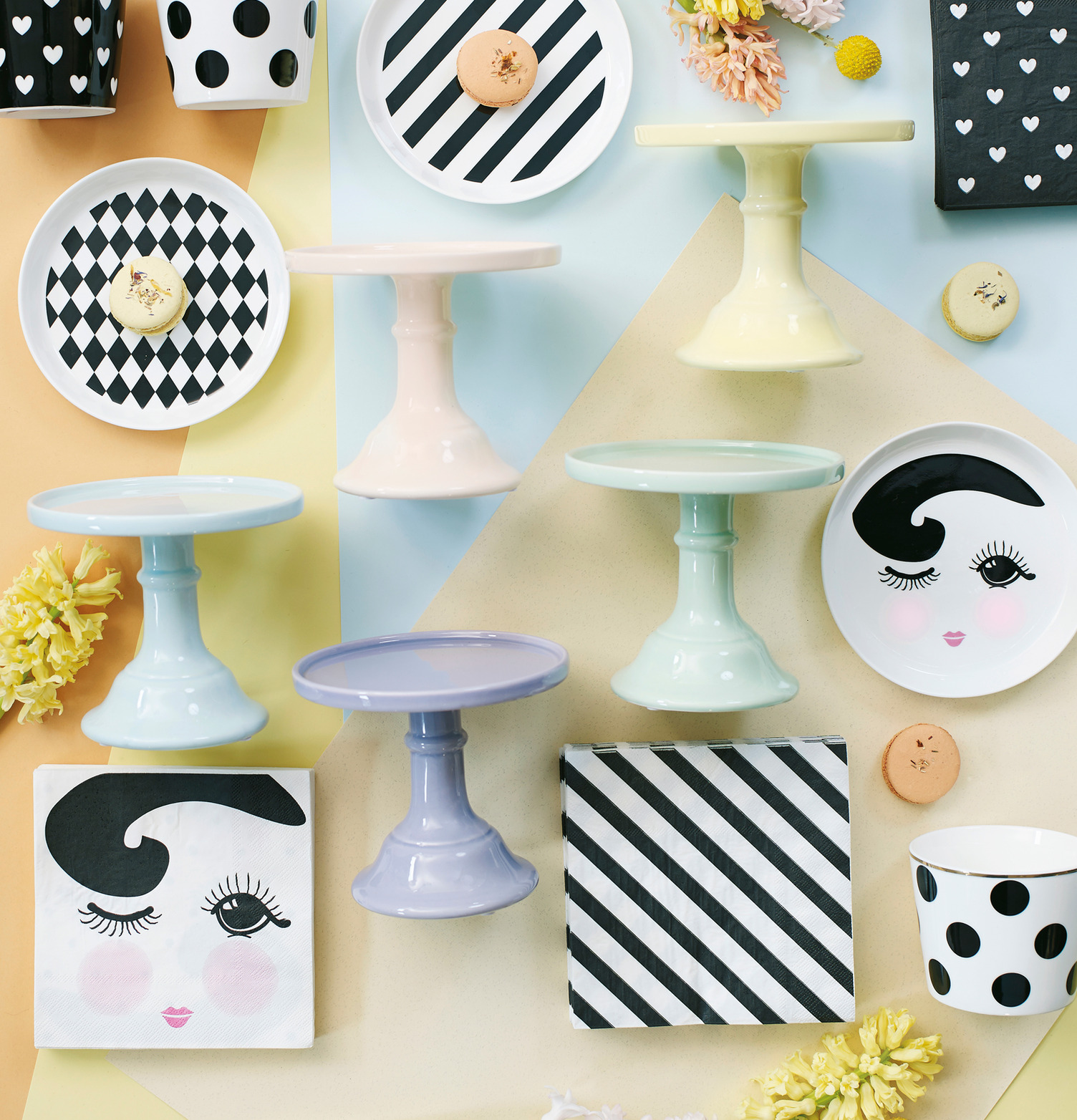 Kakfat Pastellgrön från Miss Etoile med färgglada produkter