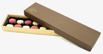 Bild av elegant presentask med lyxiga lakritspraliner