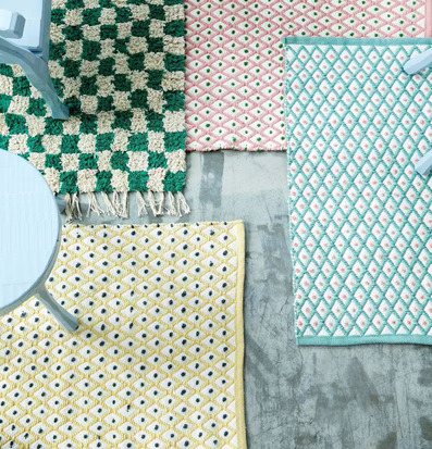 Bild av färgglada textilier och harmonisk inredning