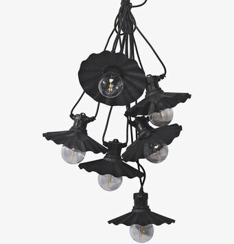 Bild av elegant ljusslinga för stämningsfull utomhusmiljö